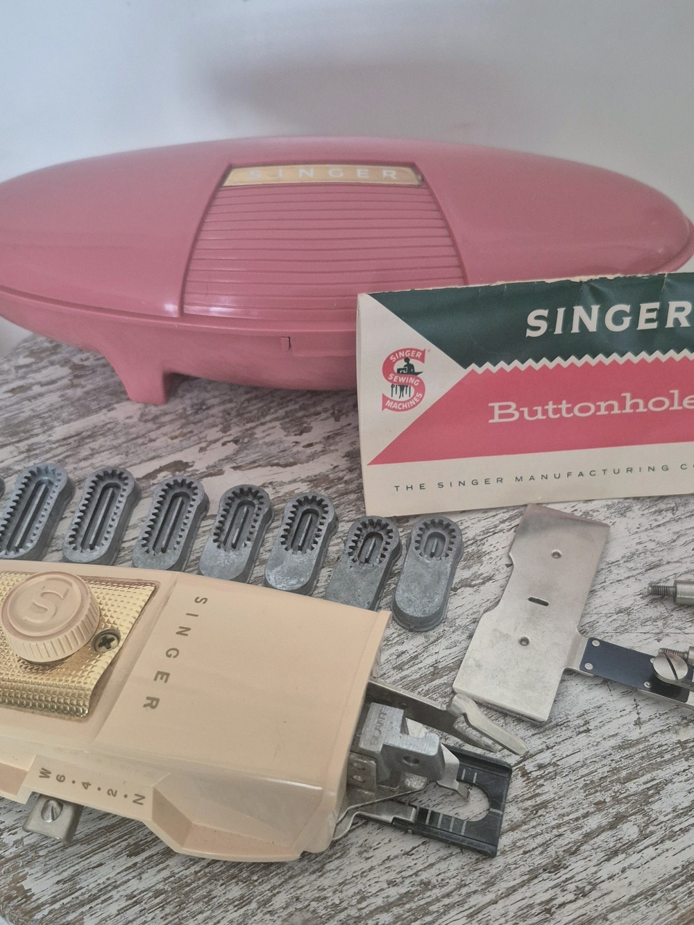 Singer Pink Buttonholer Accessory Set